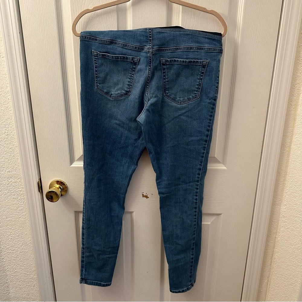 Isabel Maternity Jeans Size 4/27R